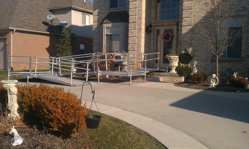 aluminum modular ramp for access to outside