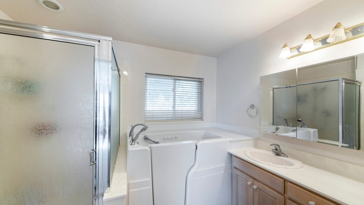Accessible Bath Solutions in Detroit: Handicap Walk-in Tubs